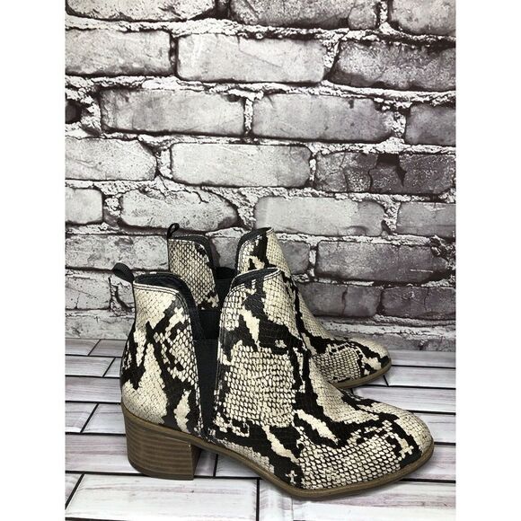 Dr. Scholl’s Chelsea Snake Python Black Ivory Heel Booties Women’s Sz 8M US/38EU - Picture 5 of 16